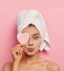 A megújuló bőr titka: peeling és arcradírozás az arcápolási rutinban